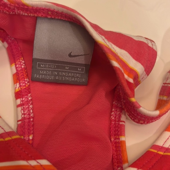 PRE-OWNED NIKE WOMEN'S FITTED TANK WITH BUILT IN BRA- MEDIUM (8-10) - Picture 4 of 7